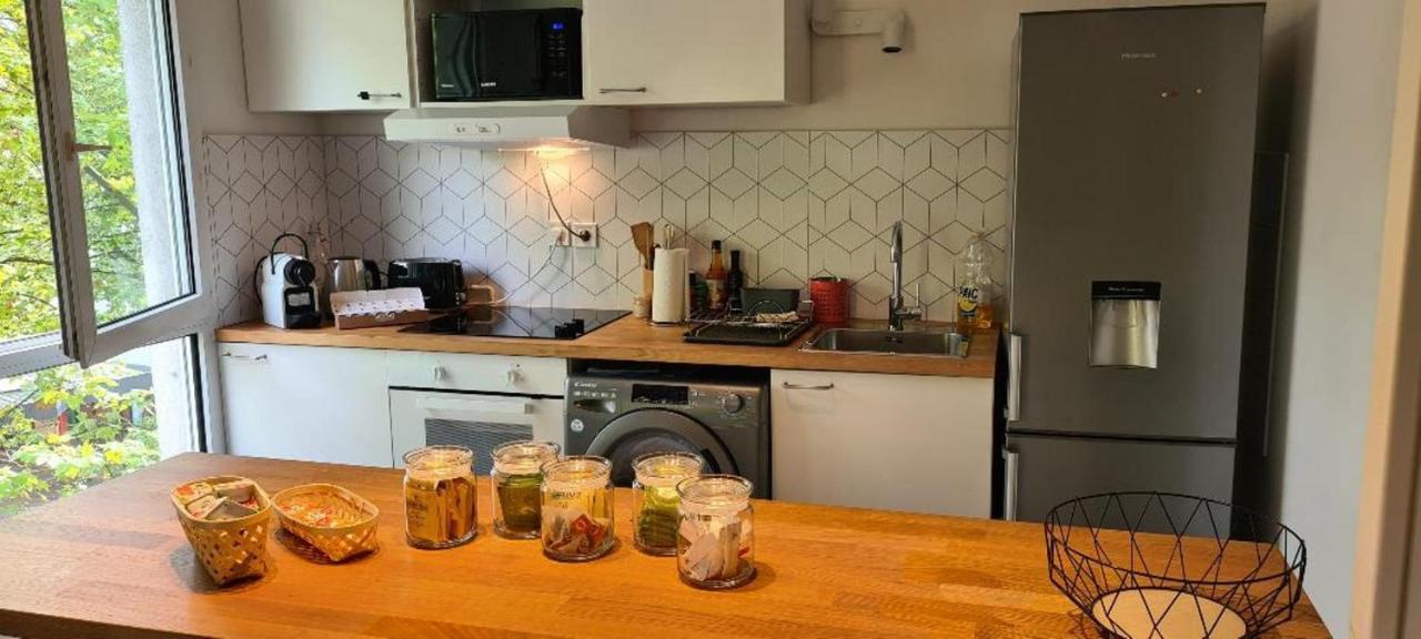 Part Dieu. Appartement rénové avec box garage Lione Esterno foto