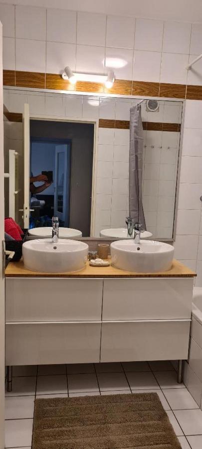 Part Dieu. Appartement rénové avec box garage Lione Esterno foto